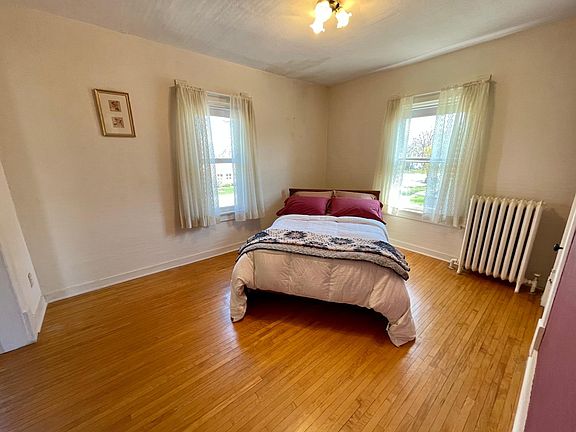 4th image of 402 S 10th St