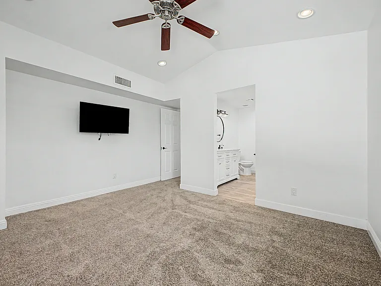 918 E Kristal Way — Photo 13