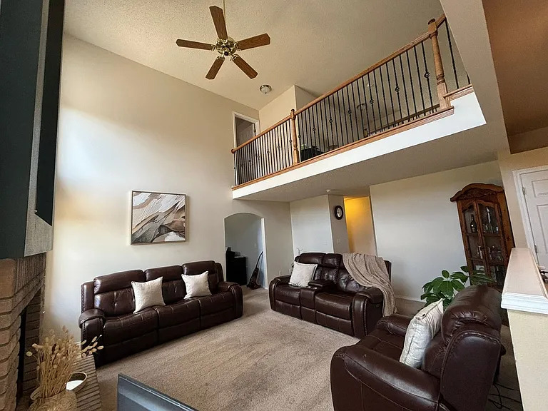 8950 Rochester Dr — Photo 6