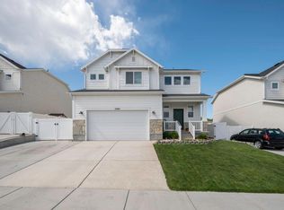 3343 E Bluewater Dr, Eagle Mountain, UT 84005