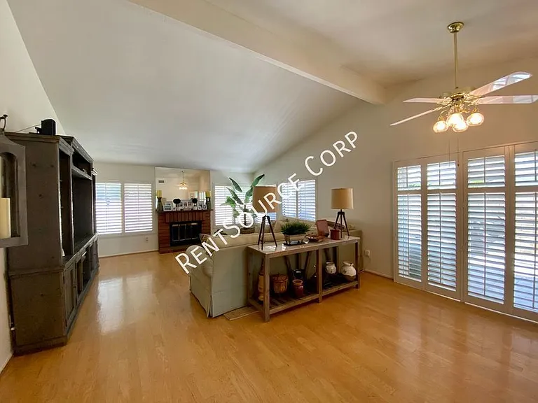 26102 Alejandro Dr — Photo 2