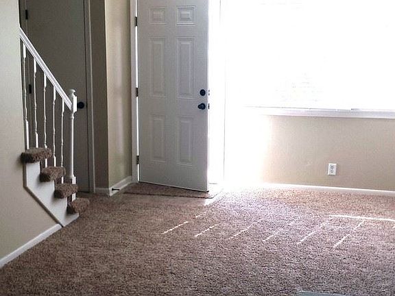 3rd image of 302 Chateau Dr APT A