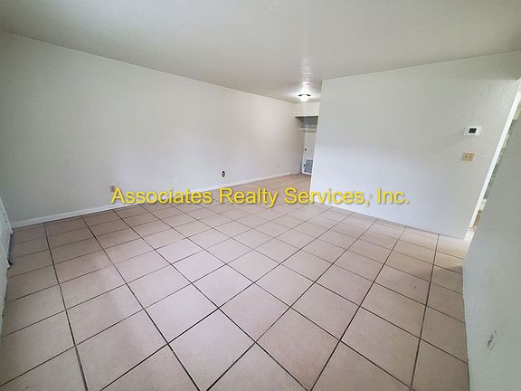 2nd image of 3212 SW 25th Dr #605-1