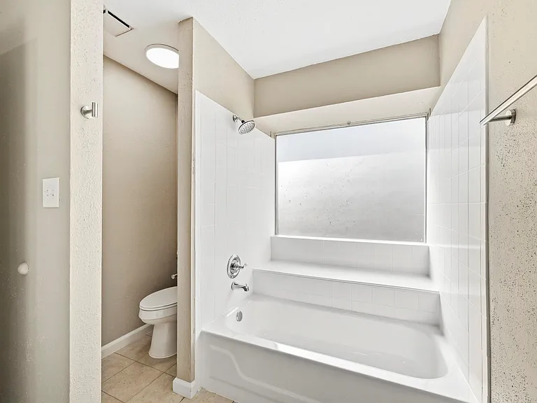 5202 Roserock Ln — Photo 17