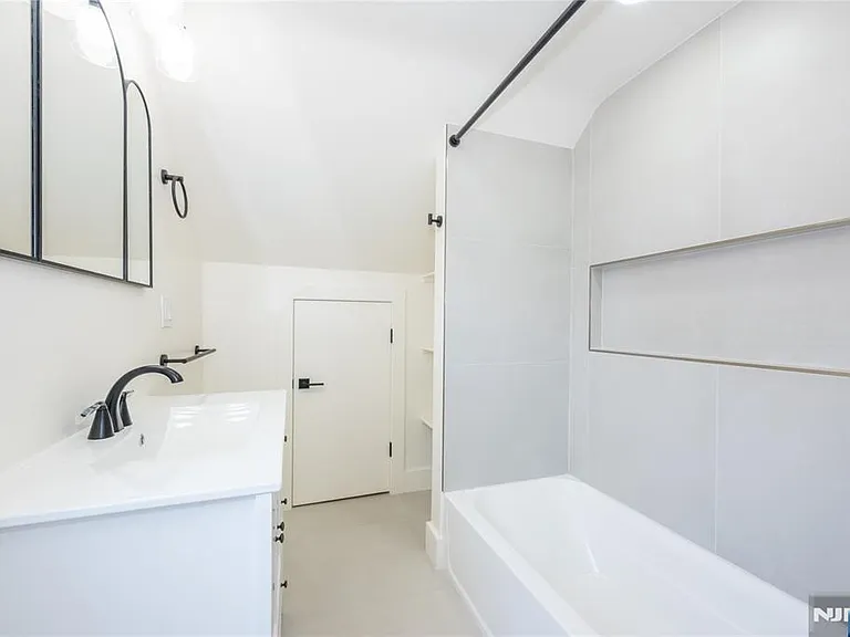 231 Waverly Pl — Photo 19