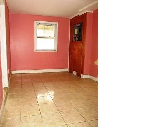 4th image of 3010 Wickham Ave