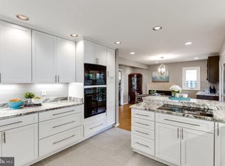 9552 Pine Bough Pl, Vienna, VA 22181