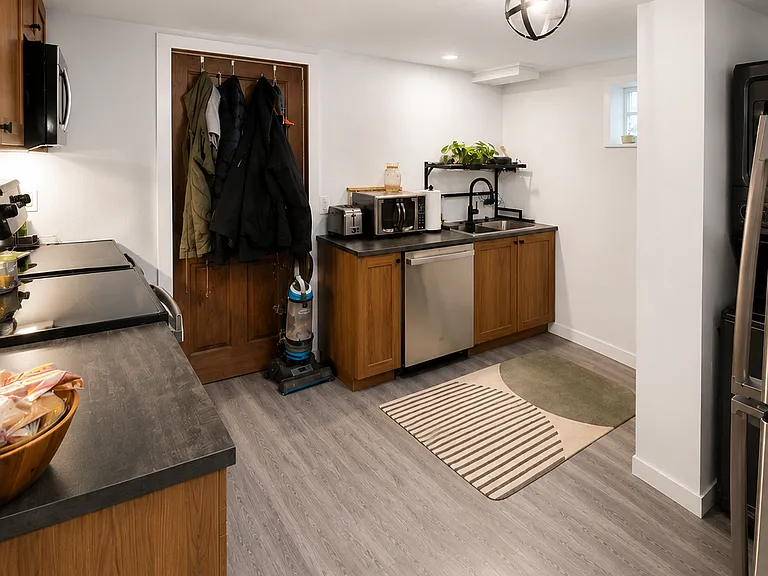 1180 Terry St — Photo 4