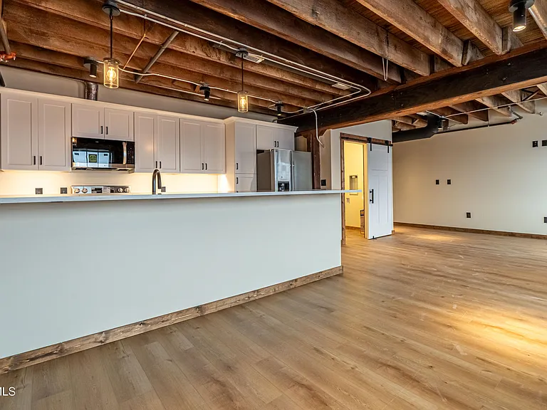 453 E Main St #400 — Photo 14