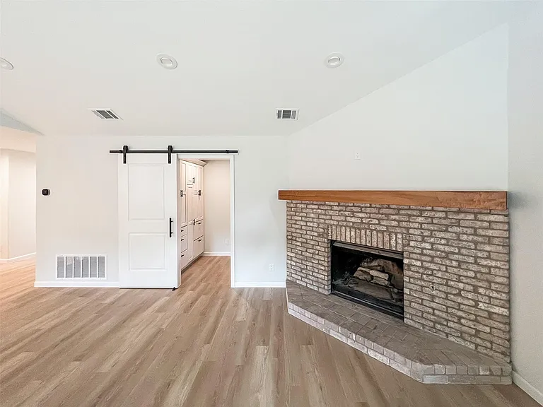 7736 Croftwood Dr — Photo 7