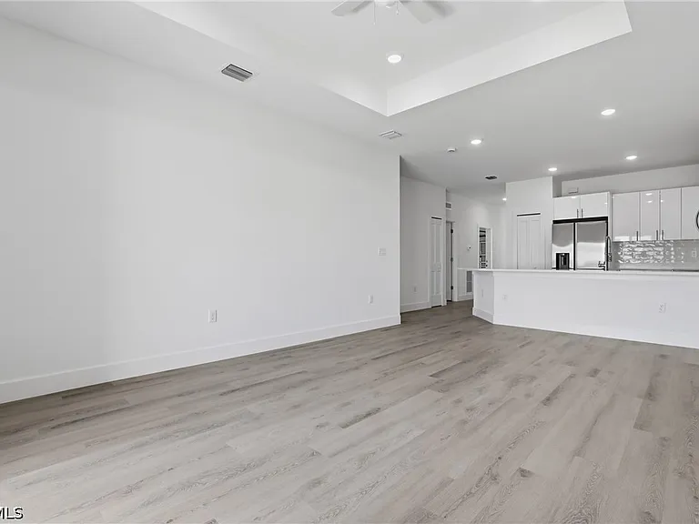 723 Ivan Ave S — Photo 11
