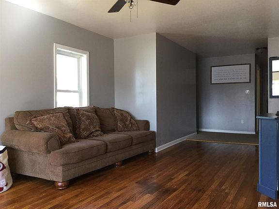 3rd image of 307 E Market St