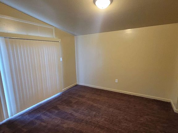 3rd image of 842 S Norfolk St