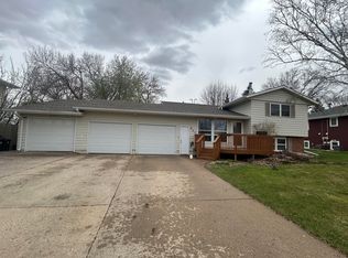 610 19th Ave NE, Aberdeen, SD 57401