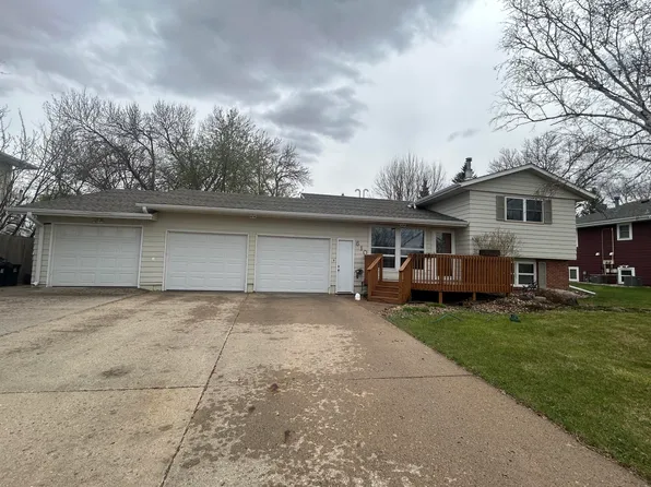 610 19th Ave NE, Aberdeen, SD 57401