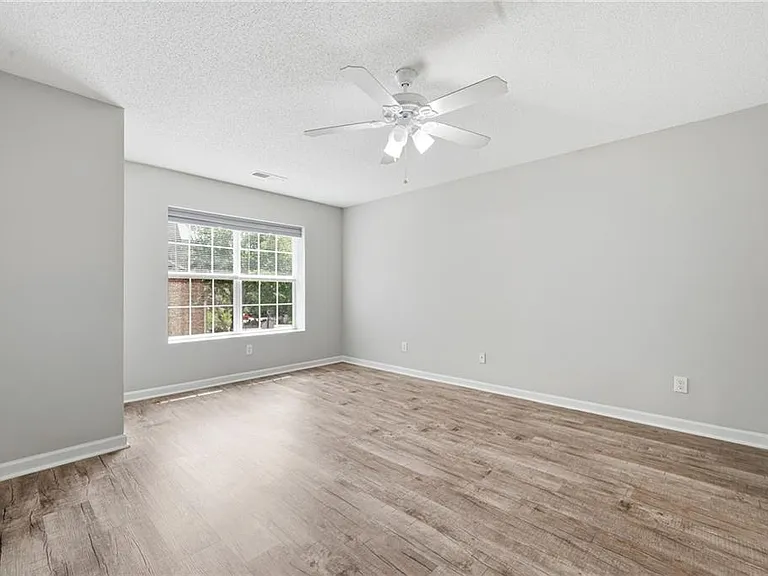 5682 Lawley Dr — Photo 23