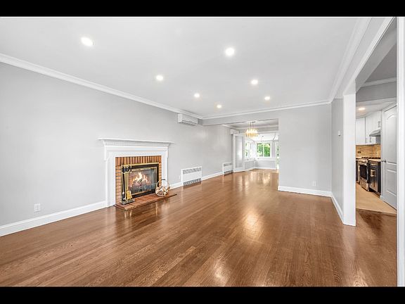 4th image of 83 Woodruff Ave