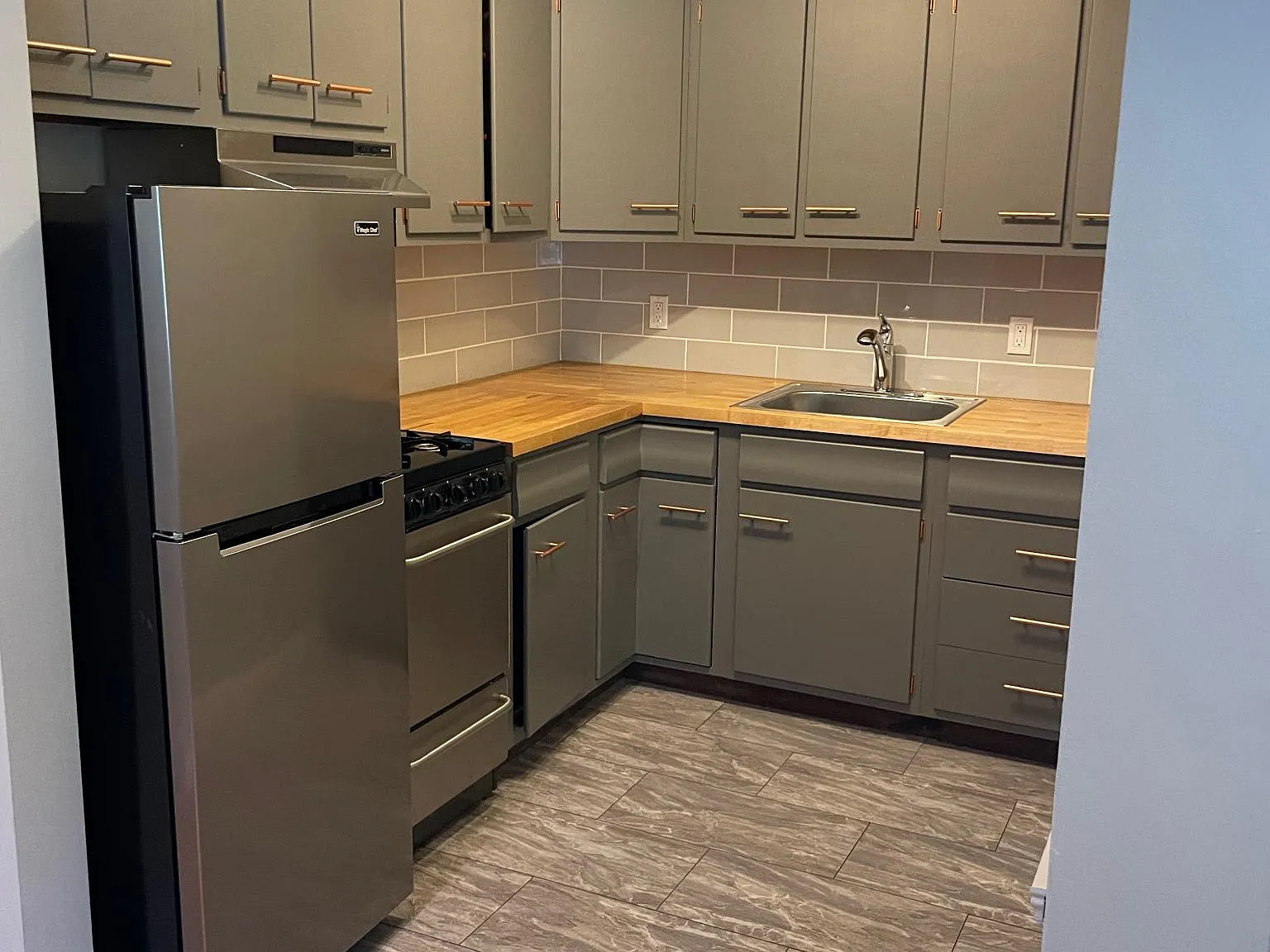 1228 S Elm Ave — Photo 2