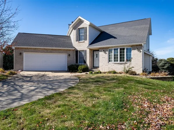 2822 Chesapeake Ln, Bloomington, IL 61704