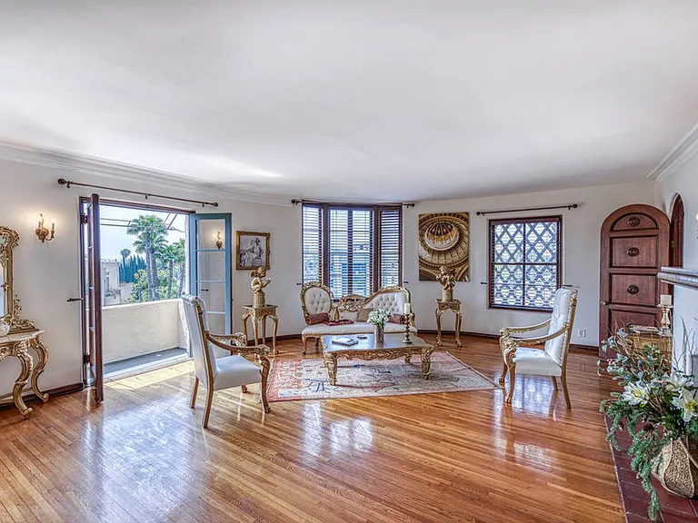 Los Altos A Legendary Residence at 4121 Wilshire Blvd — Photo 8