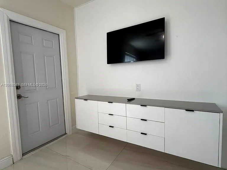 1725 SW 32nd St #0 — Photo 9