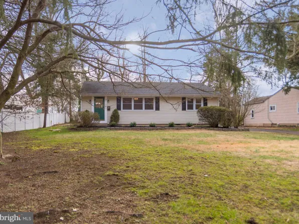 112 Fallsington Ave, Tullytown, PA 19007