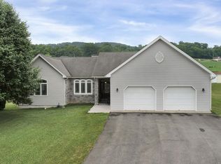 300 School Rd, Dalmatia, PA 17017