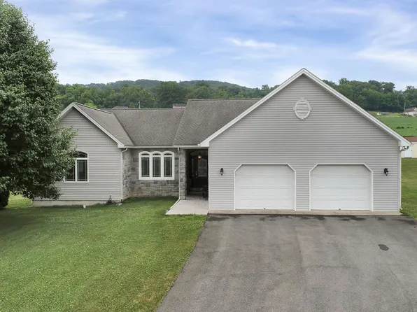 300 School Rd, Dalmatia, PA 17017