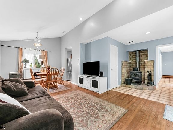 4th image of 12 Coolidge Trl