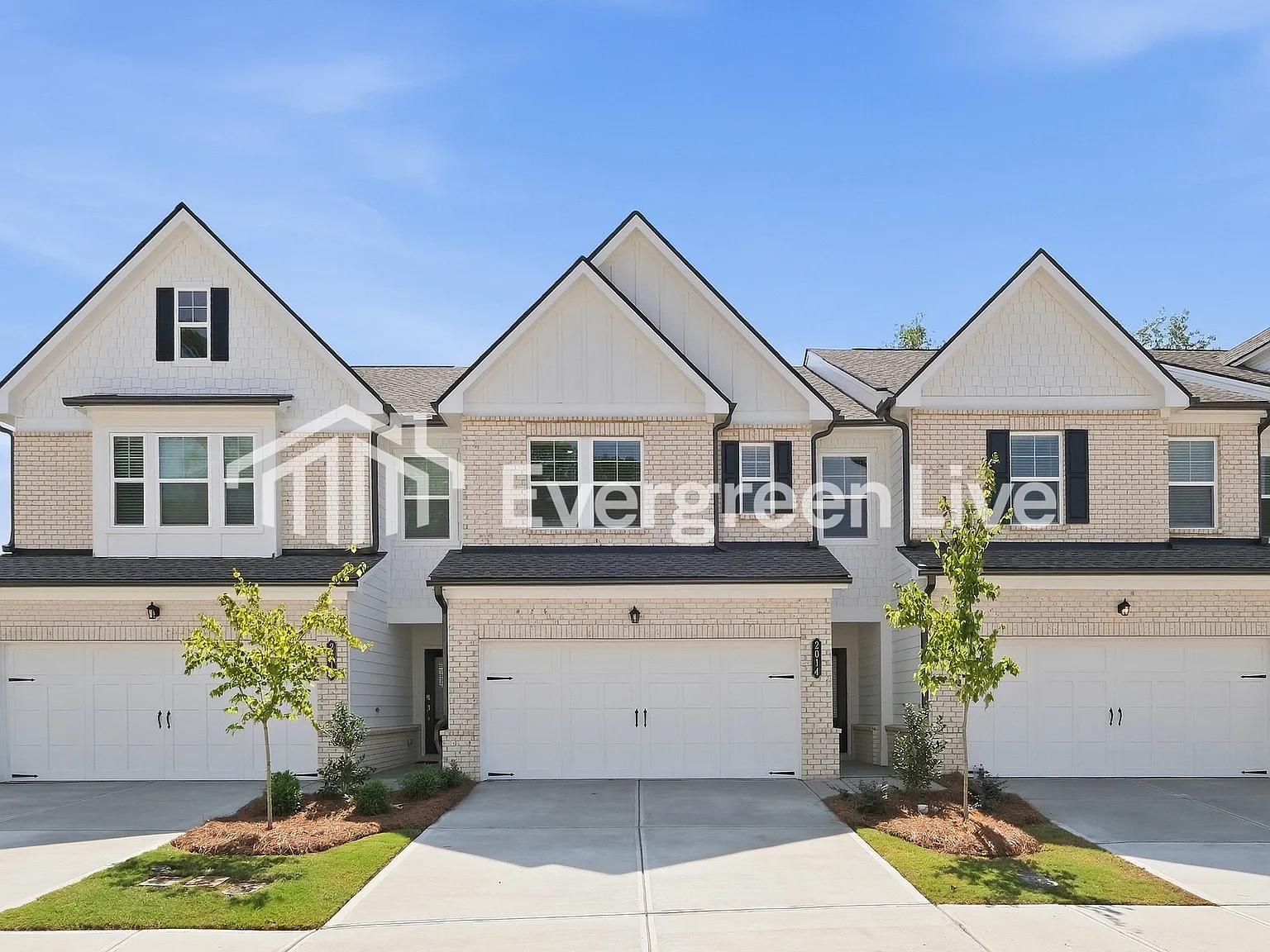 3 bed, 2.5 bath, 1831 sqft, $2,135 — Photo 1