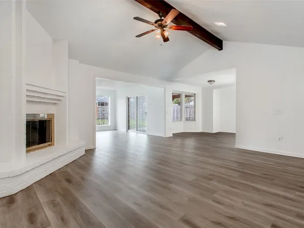 3301 Meadowmoor St, Fort Worth, TX 76133