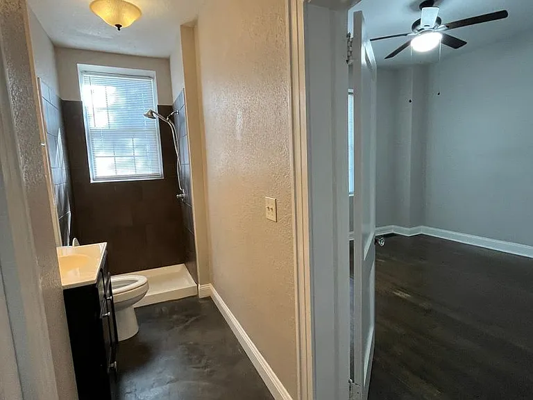 111 W Unaka Ave — Photo 13