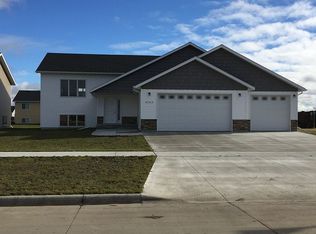 4263 S 32nd St, Grand Forks, ND 58201