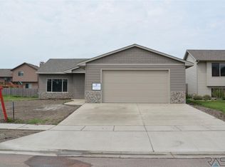 2005 S Mary Beth Ave, Sioux Falls, SD 57106