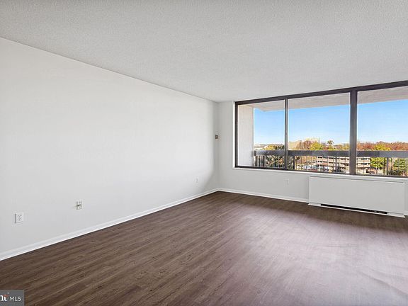 2nd image of 3701 S George Mason Dr Unit 712N