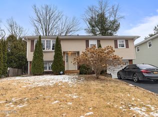 46 Normanside Dr, Albany, NY 12208