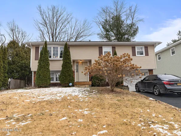 46 Normanside Drive, Albany, NY 12208