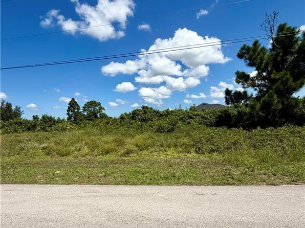 2606 42nd St SW, Lehigh Acres, FL 33976