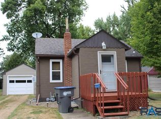 206 W Barck Ave, Luverne, MN 56156