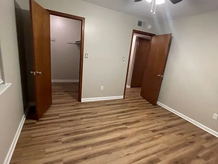 Pecan Manor Apartments — Photo 31