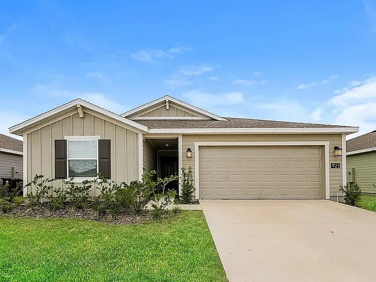 932 Caitlin Loop