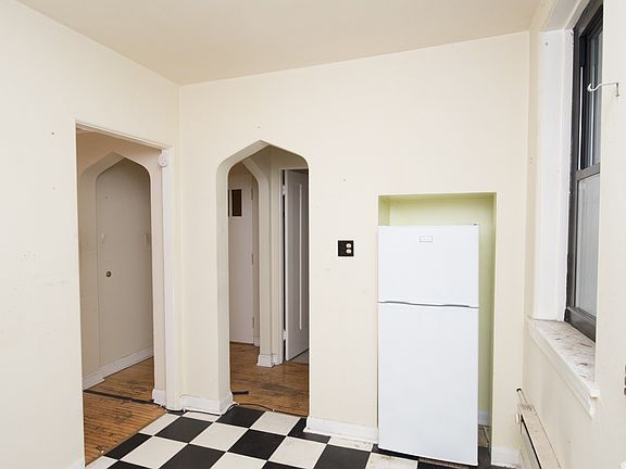 5th image of 4417 N Wolcott Ave APT 1B