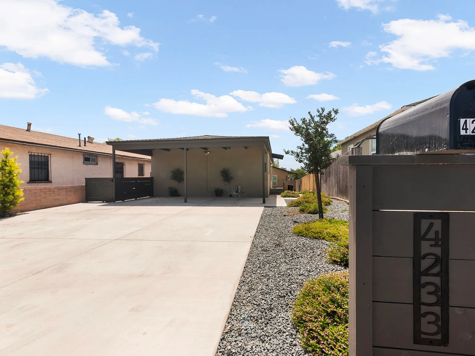 3 bed, 900 sqft, $3,500 — Photo 4