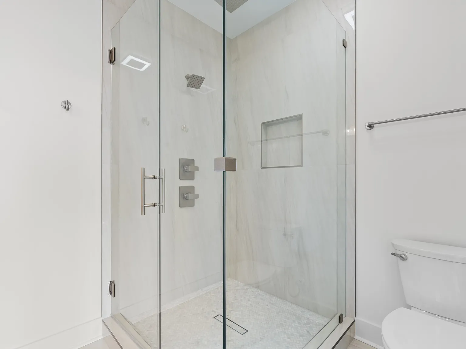 3 bed, 2.5 bath, 2000 sqft, $2,995 — Photo 3