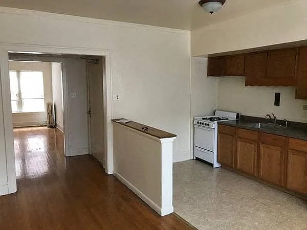 541 Hinman — Photo 3