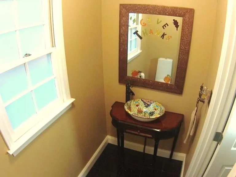 1/2 Bath