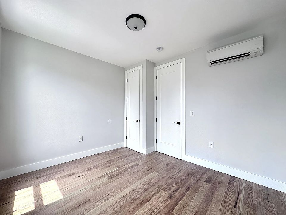 1st image of 128 Saint Pauls Ave #D