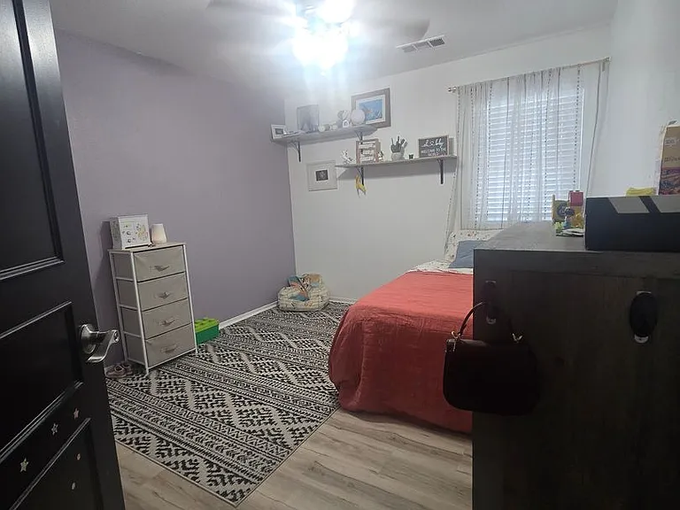 1012 Michelle Ct — Photo 11