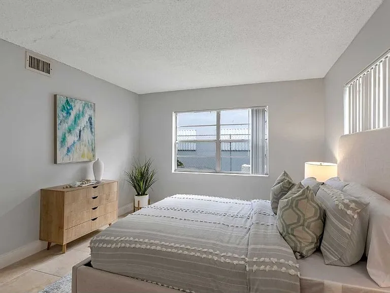 Amberstone Apartments — Photo 4