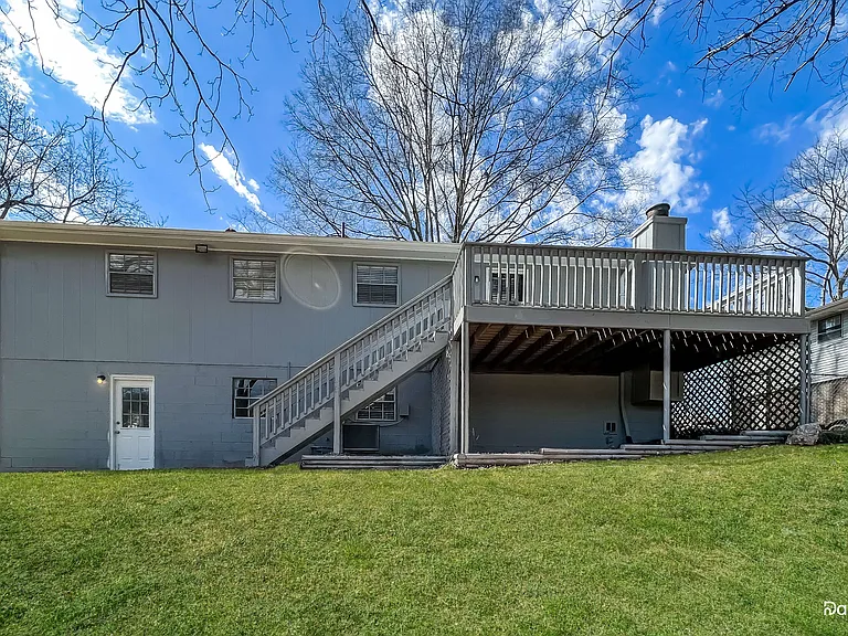 2539 Daly Dr — Photo 15